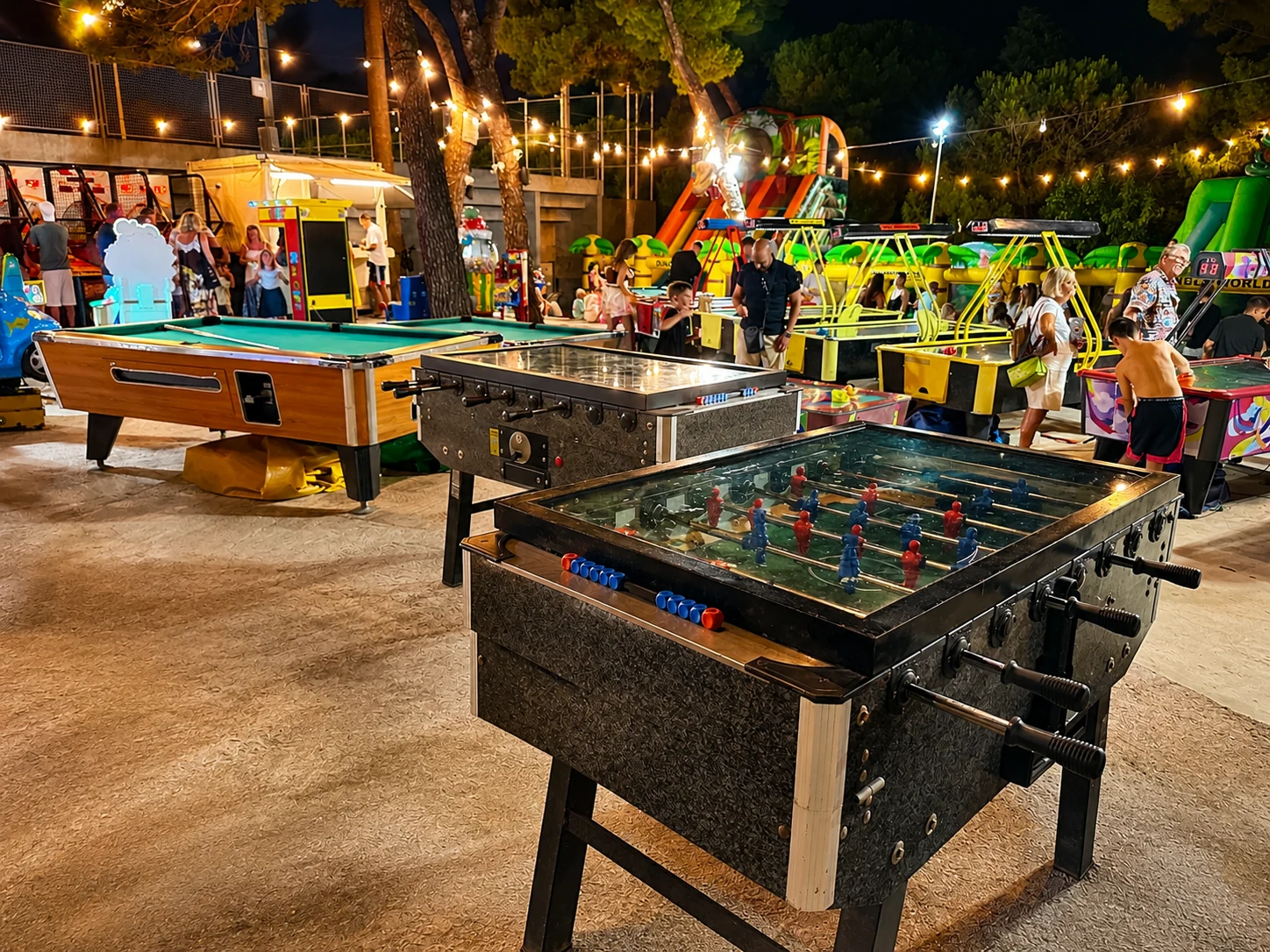 Calcio balilla e altri giochi nella zona Luna Park